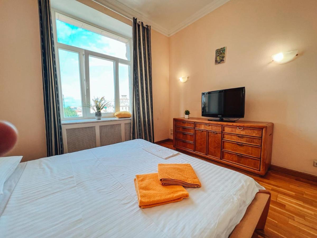 Apartments Rentals Ukraine On Kreshchatik Киев Екстериор снимка