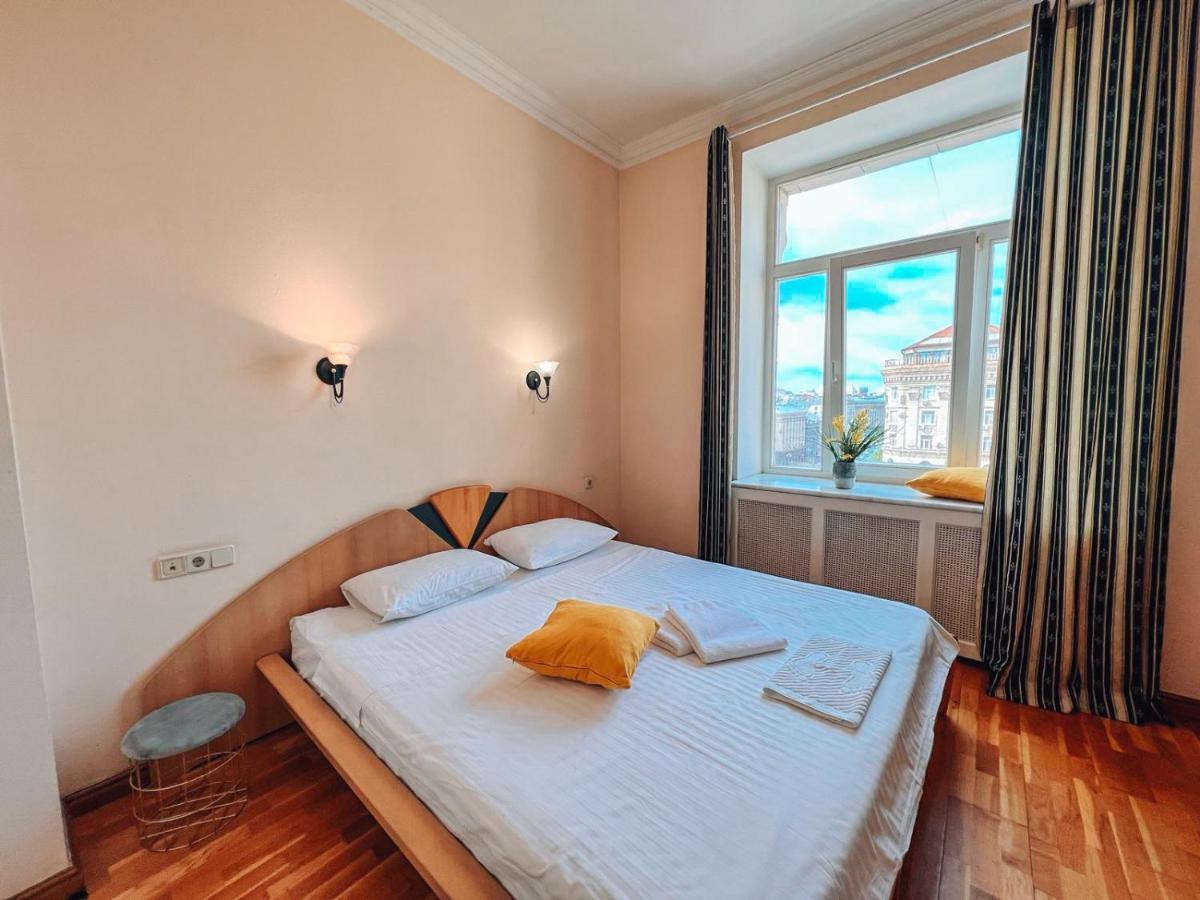 Apartments Rentals Ukraine On Kreshchatik Киев Екстериор снимка