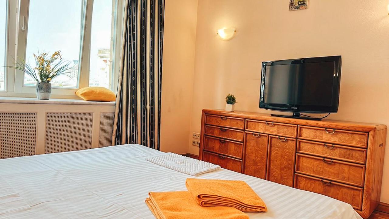 Apartments Rentals Ukraine On Kreshchatik Киев Екстериор снимка