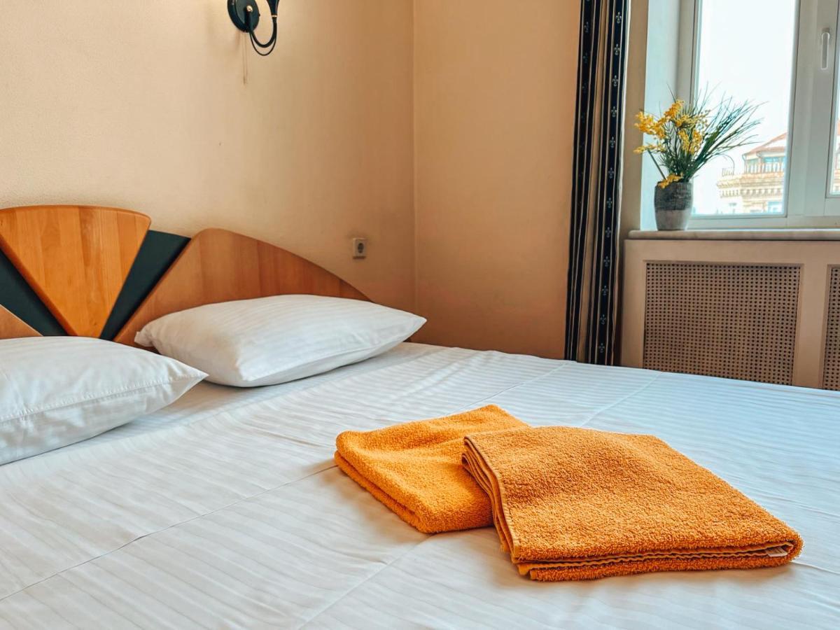 Apartments Rentals Ukraine On Kreshchatik Киев Екстериор снимка
