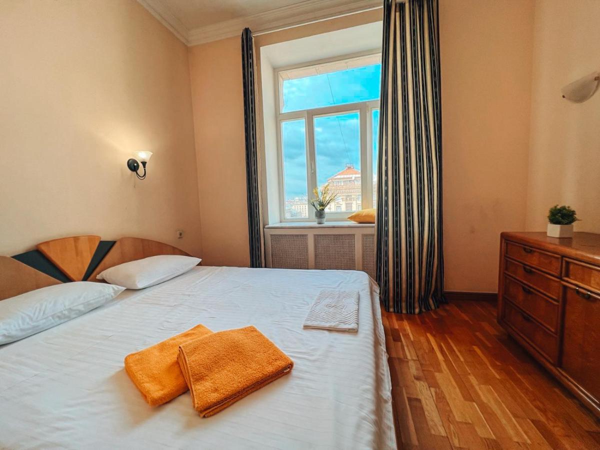 Apartments Rentals Ukraine On Kreshchatik Киев Екстериор снимка