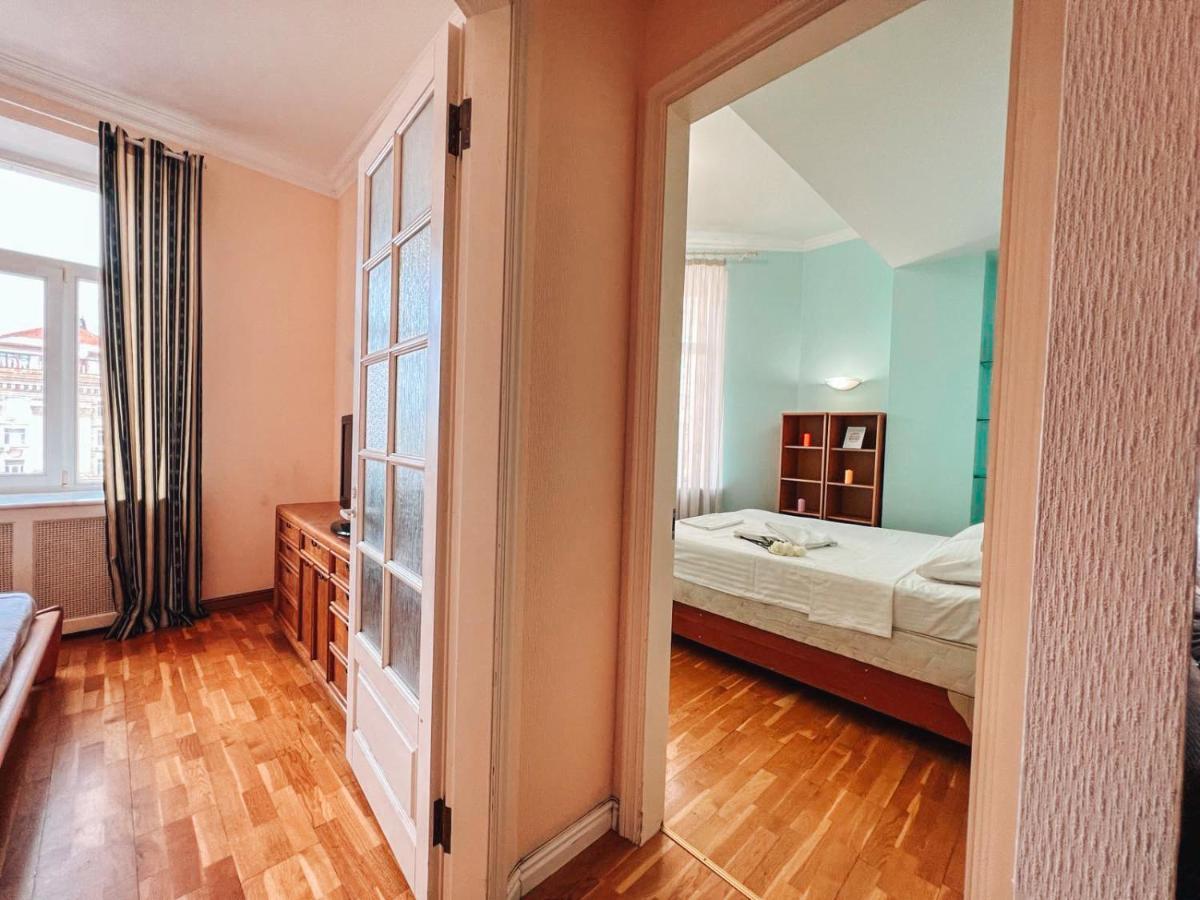 Apartments Rentals Ukraine On Kreshchatik Киев Екстериор снимка