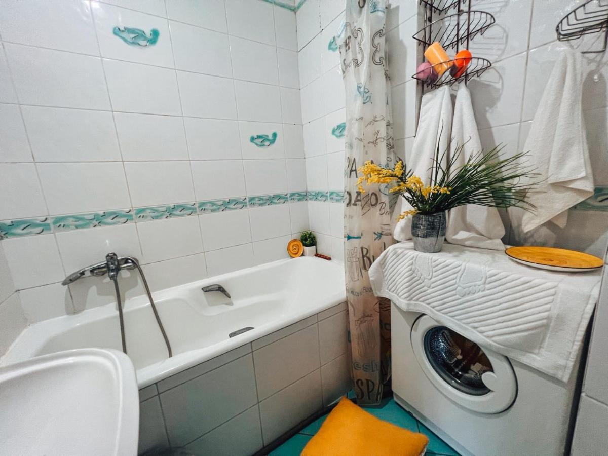 Apartments Rentals Ukraine On Kreshchatik Киев Екстериор снимка