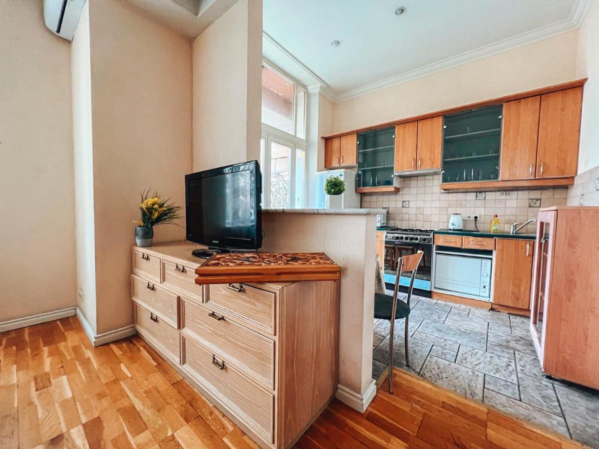 Apartments Rentals Ukraine On Kreshchatik Киев Екстериор снимка