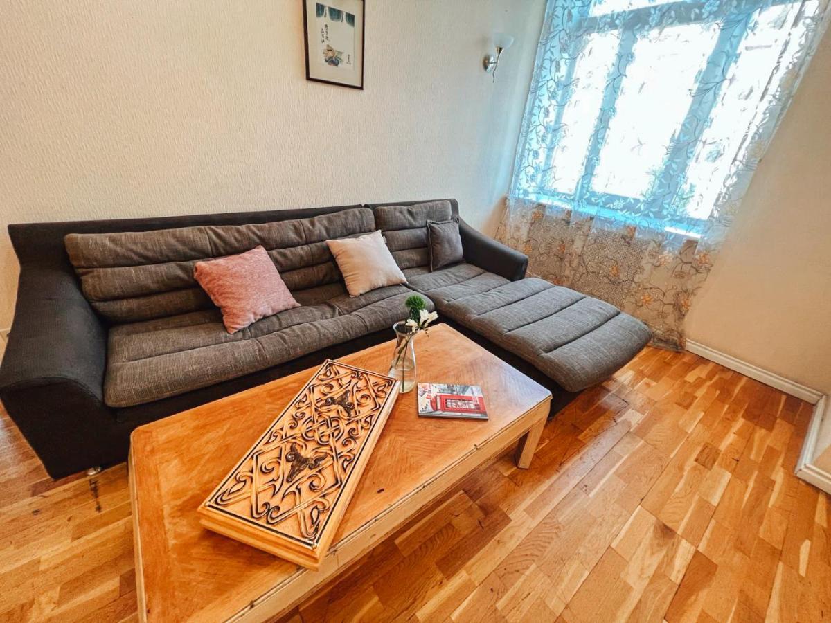Apartments Rentals Ukraine On Kreshchatik Киев Екстериор снимка
