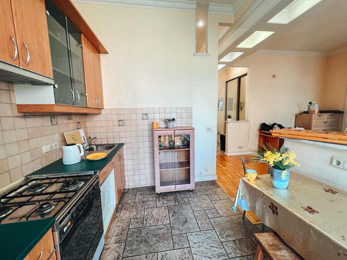 Apartments Rentals Ukraine On Kreshchatik Киев Екстериор снимка