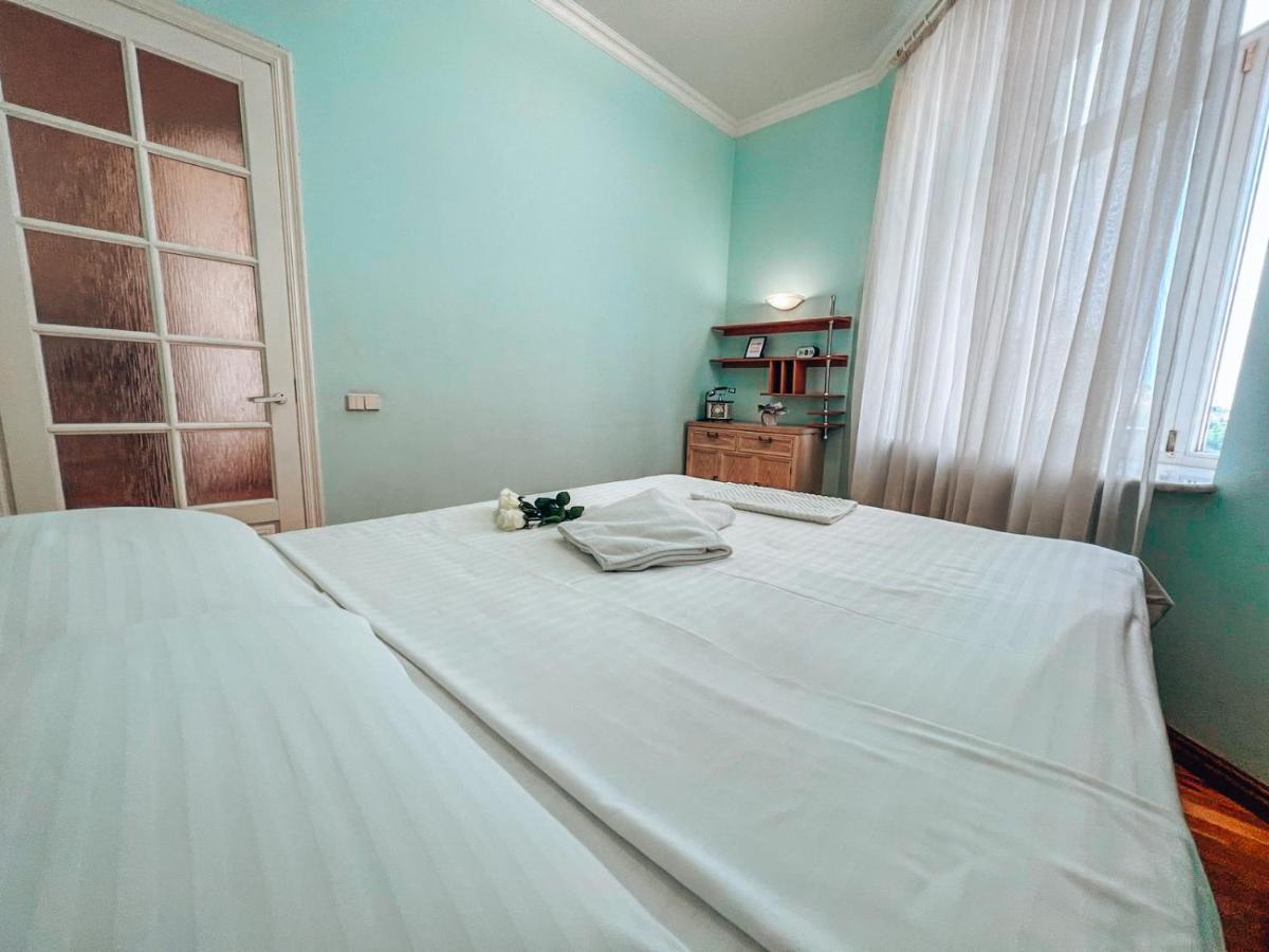 Apartments Rentals Ukraine On Kreshchatik Киев Екстериор снимка