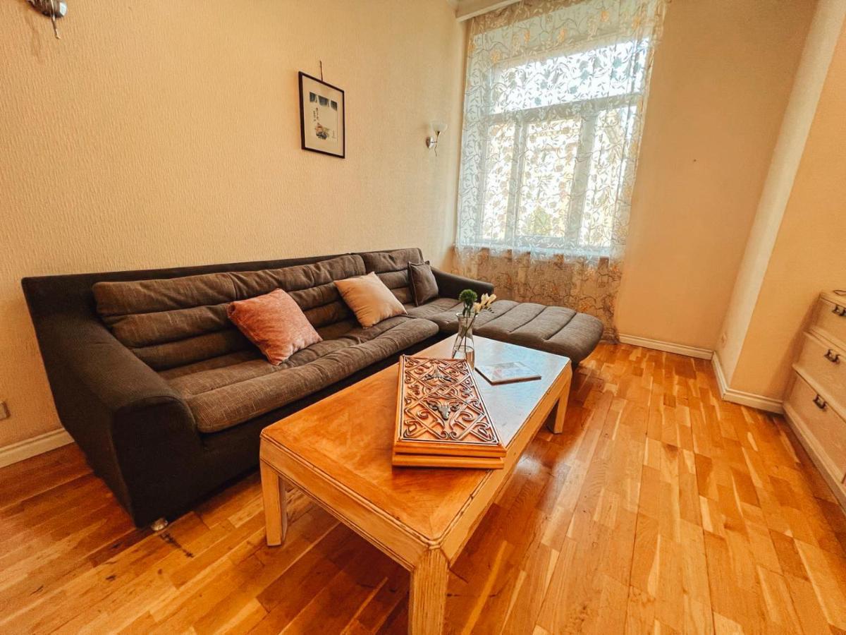 Apartments Rentals Ukraine On Kreshchatik Киев Екстериор снимка
