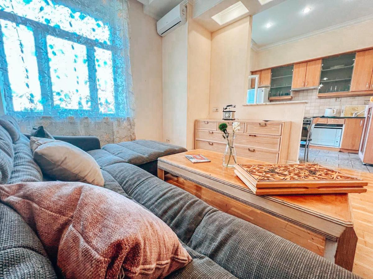 Apartments Rentals Ukraine On Kreshchatik Киев Екстериор снимка