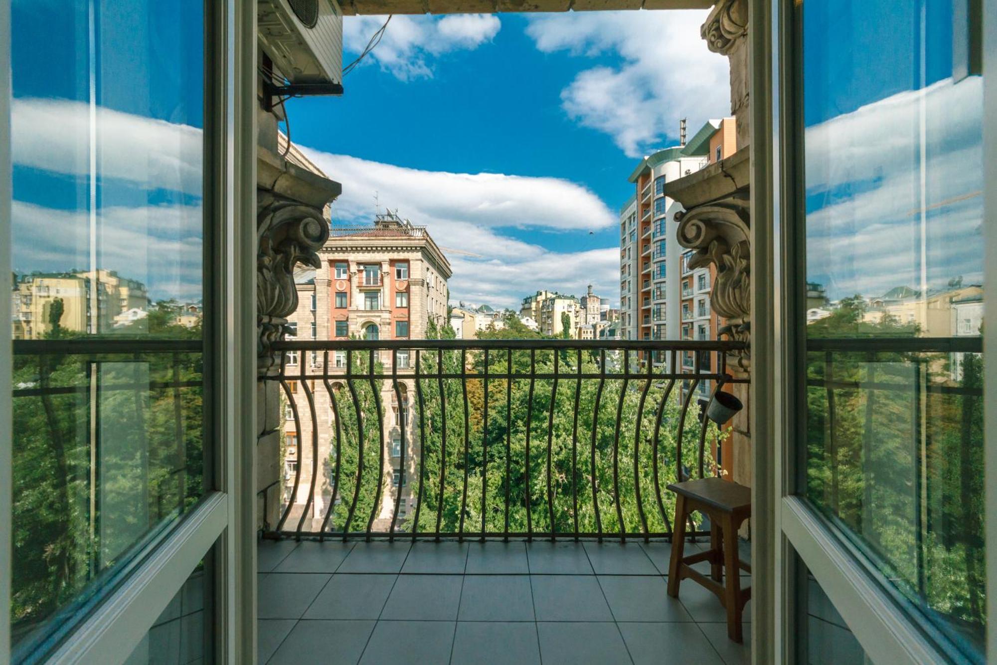 Apartments Rentals Ukraine On Kreshchatik Киев Екстериор снимка