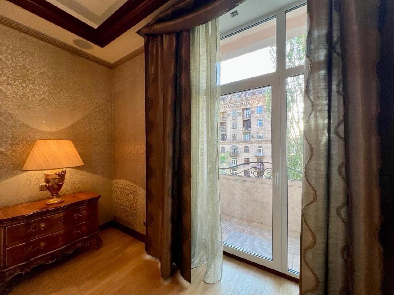 Apartments Rentals Ukraine On Kreshchatik Киев Екстериор снимка