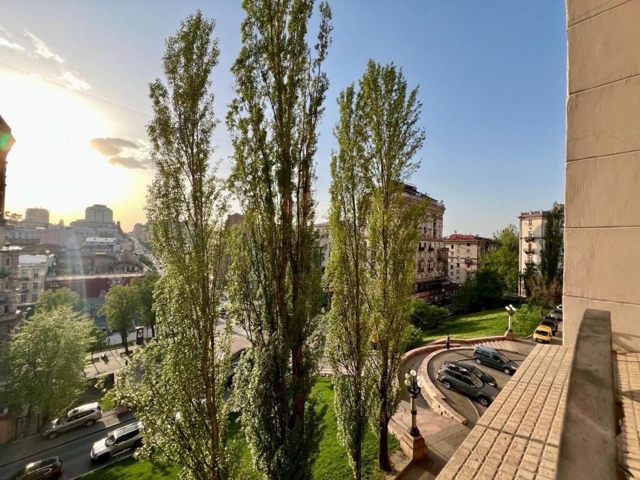 Apartments Rentals Ukraine On Kreshchatik Киев Екстериор снимка