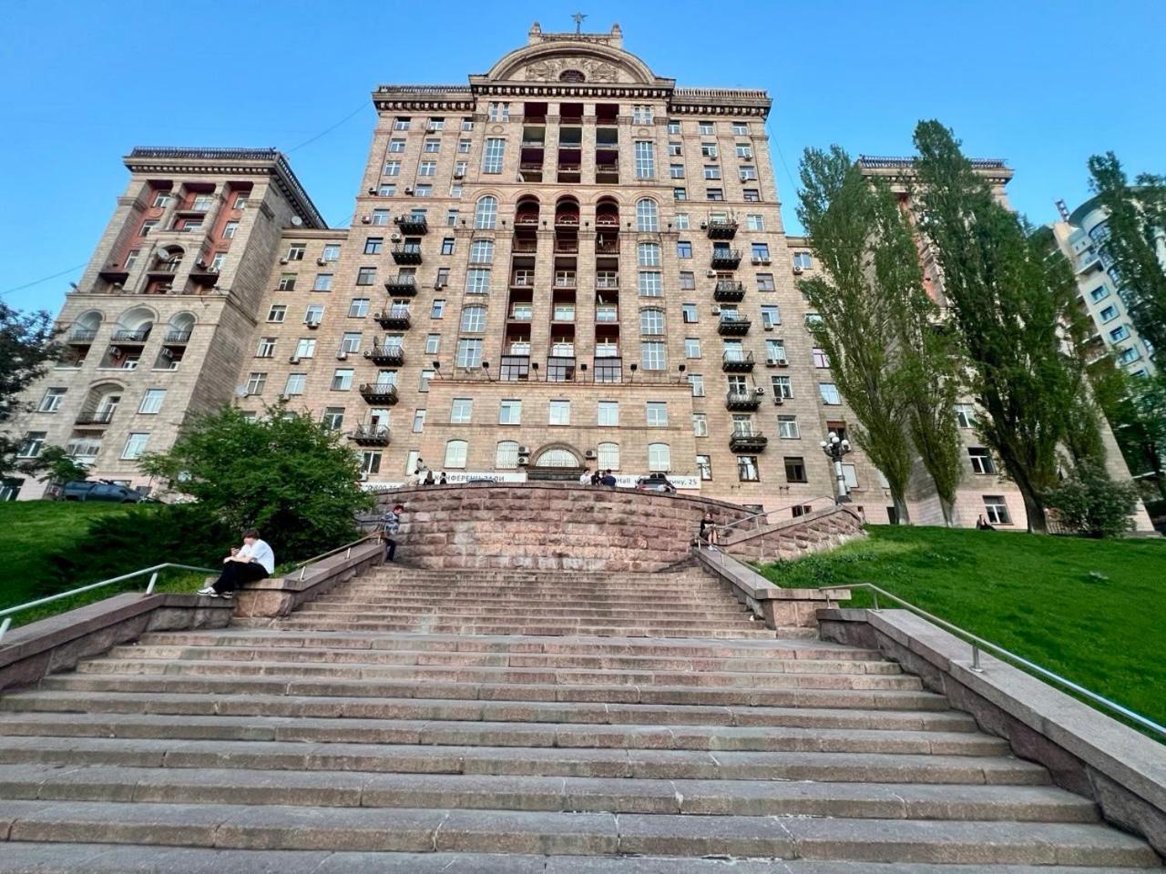 Apartments Rentals Ukraine On Kreshchatik Киев Екстериор снимка