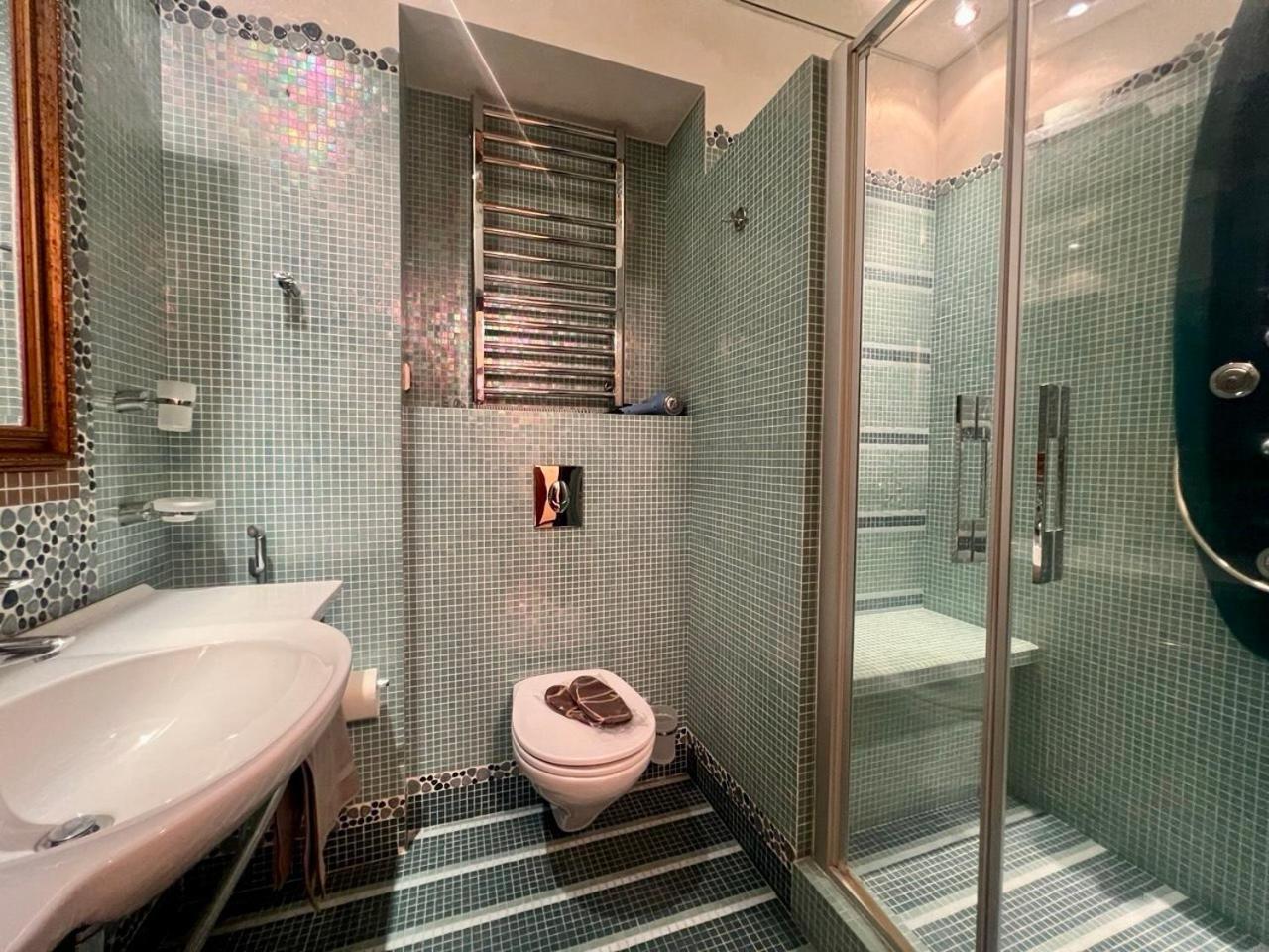 Apartments Rentals Ukraine On Kreshchatik Киев Екстериор снимка