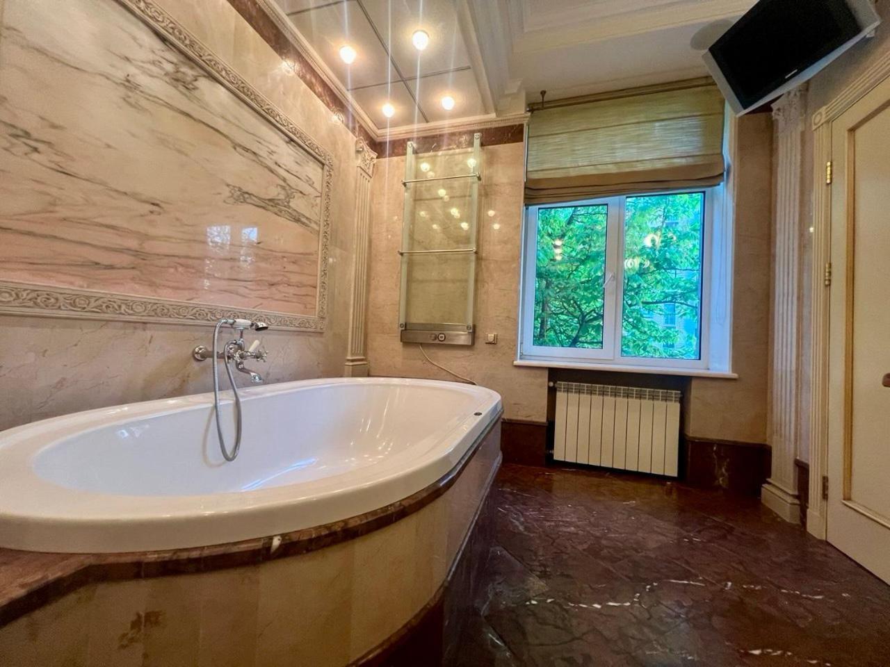 Apartments Rentals Ukraine On Kreshchatik Киев Екстериор снимка