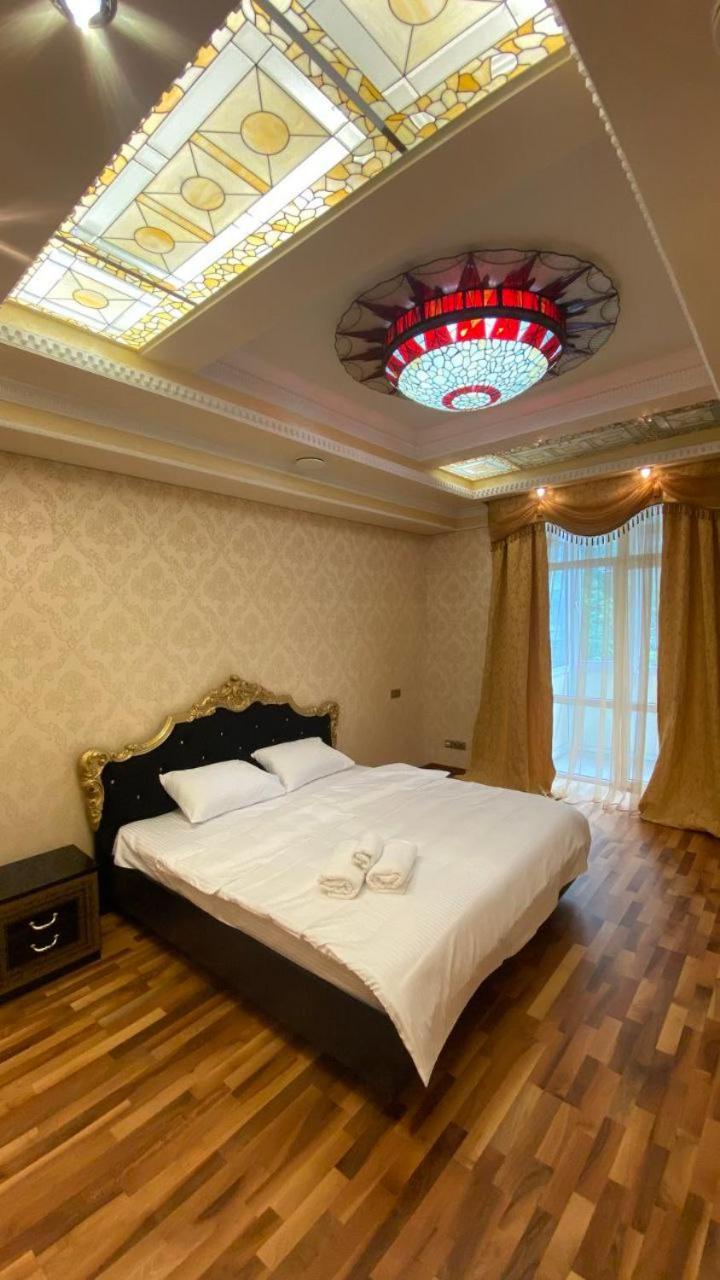Apartments Rentals Ukraine On Kreshchatik Киев Екстериор снимка