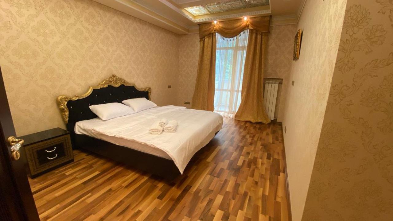 Apartments Rentals Ukraine On Kreshchatik Киев Екстериор снимка