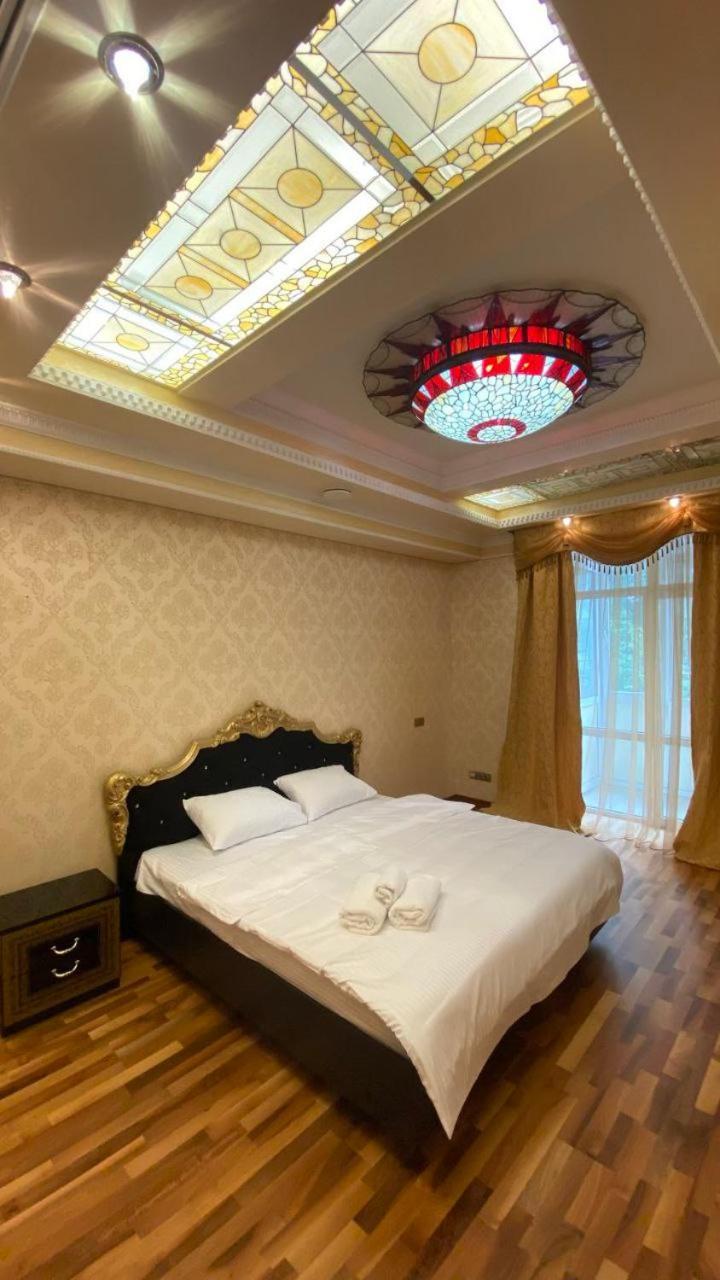 Apartments Rentals Ukraine On Kreshchatik Киев Екстериор снимка